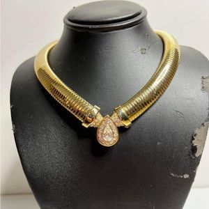 Sophisticated Gold-Tone
Choker Necklace with Teardrop Pendant